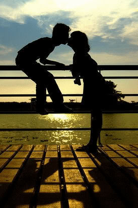 Kissingatdusk